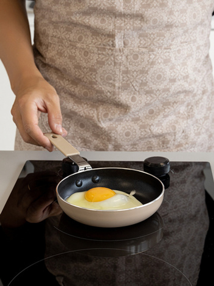 Сковорода LUCKY D14, алюминий+нерж.ст+силикон, бежевый