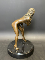 Бронзовая скульптура «Обнаженная»