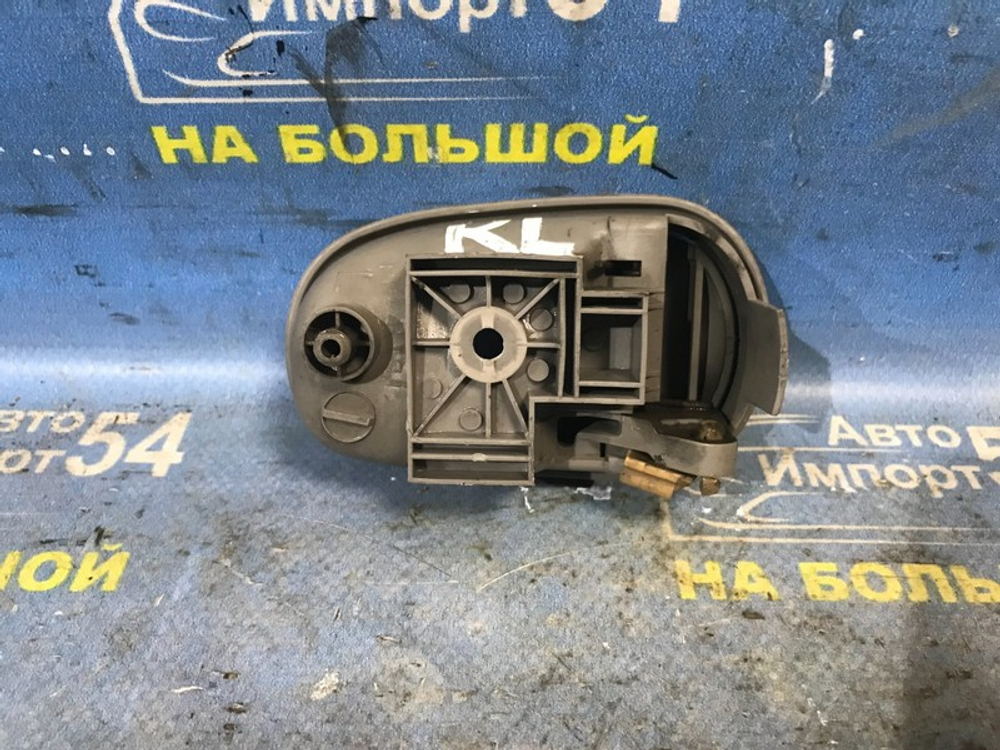 Ручка двери задней левой салонная MAZDA DEMIO 2001