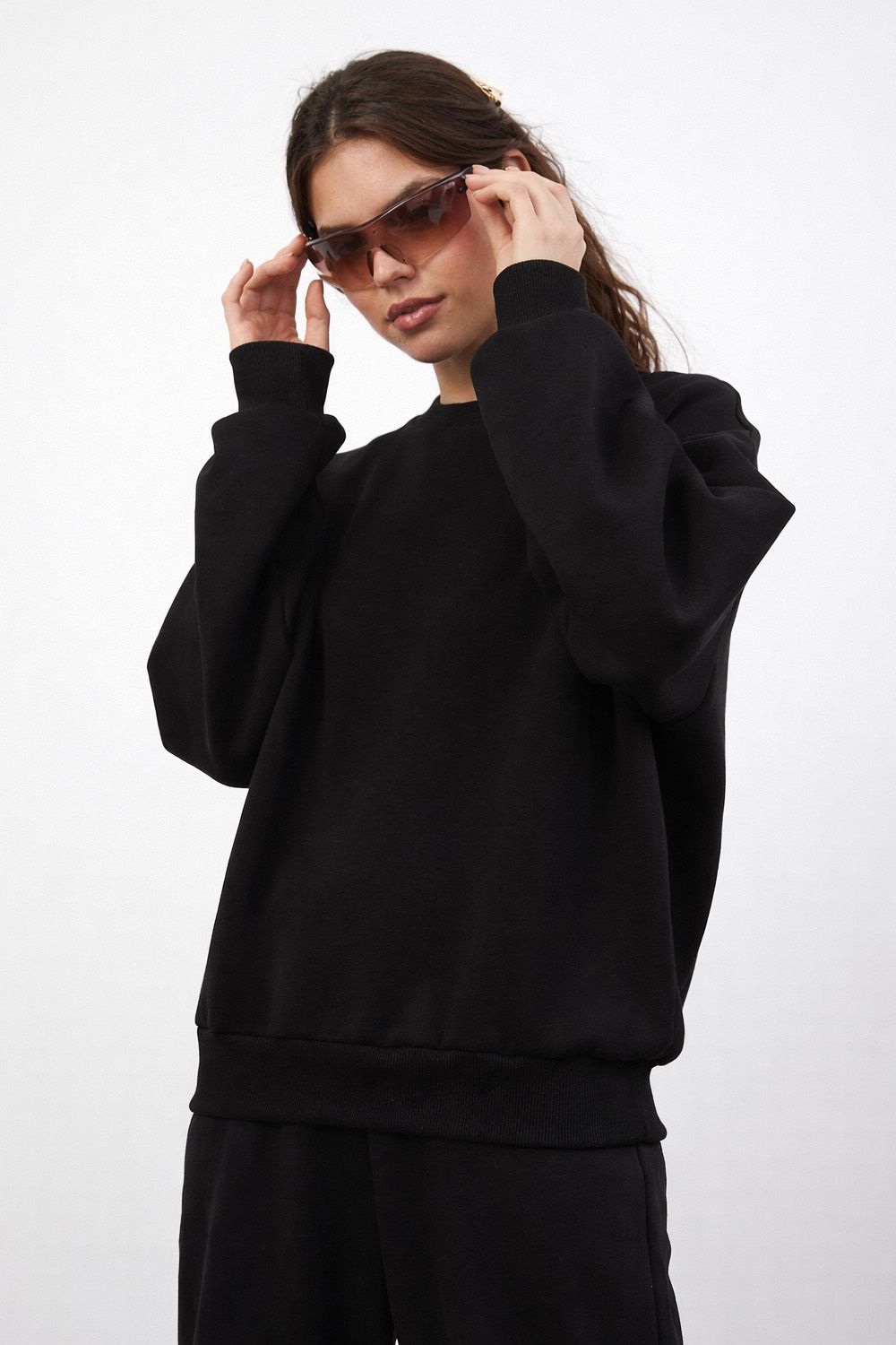 Утепленный свитшот черного цвета