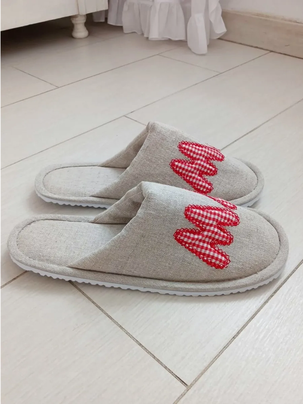 Льняные тапочки с аппликацией "Мама"