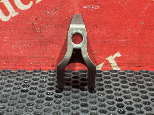 Кронштейн форсунки двигателя 2019 г.