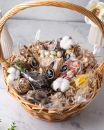 Подарочная корзина с орехами и сухофруктами