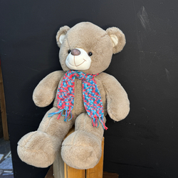 Медведь плюшевый с шарфиком