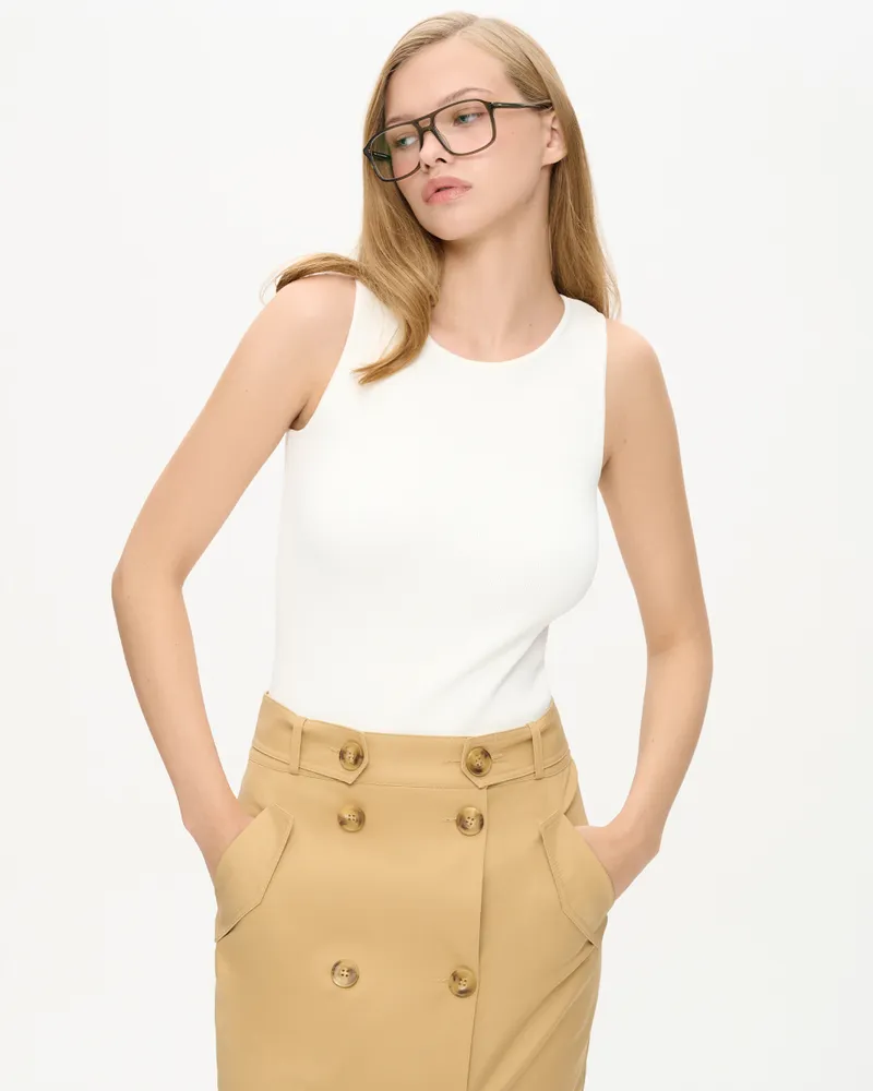 Белый топ из вискозы в рубчик с круглым вырезом