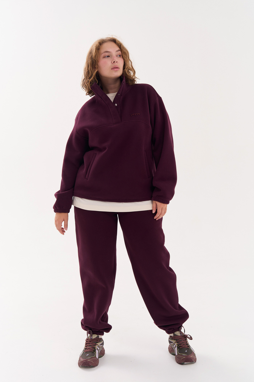 Джоггеры из футера с начесом в винном цвете