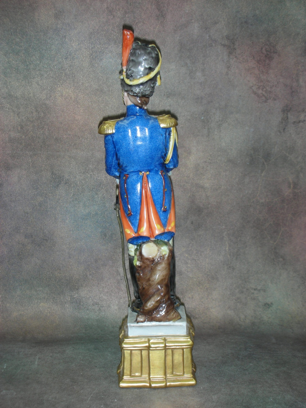 Статуэтка. Фарфор. Солдат. Кавалерист. Capodimonte. Италия