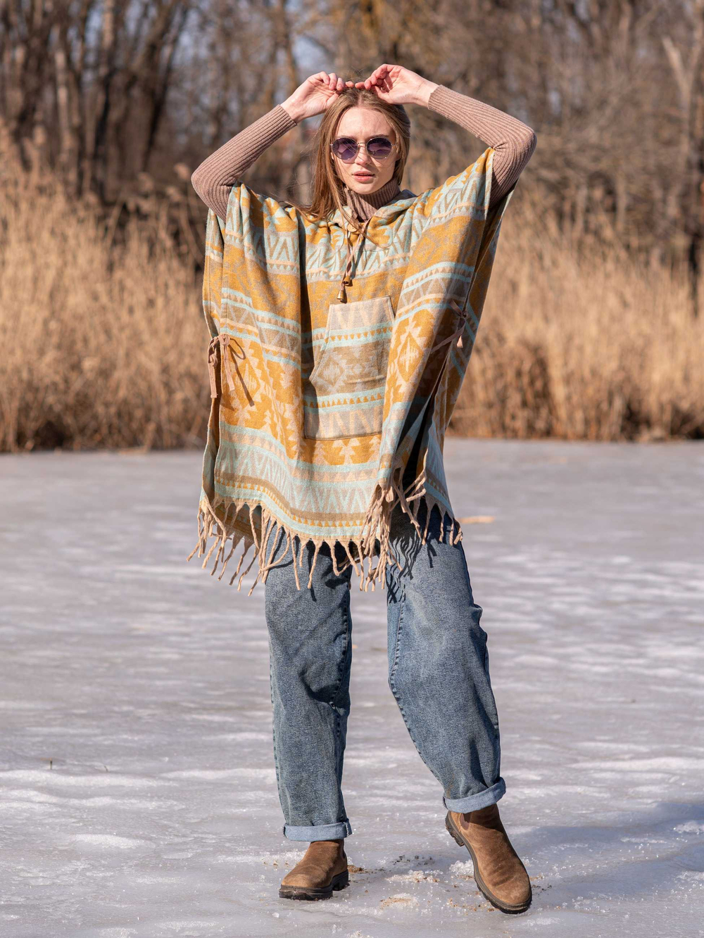 Пончо шерстяное с орнаментом