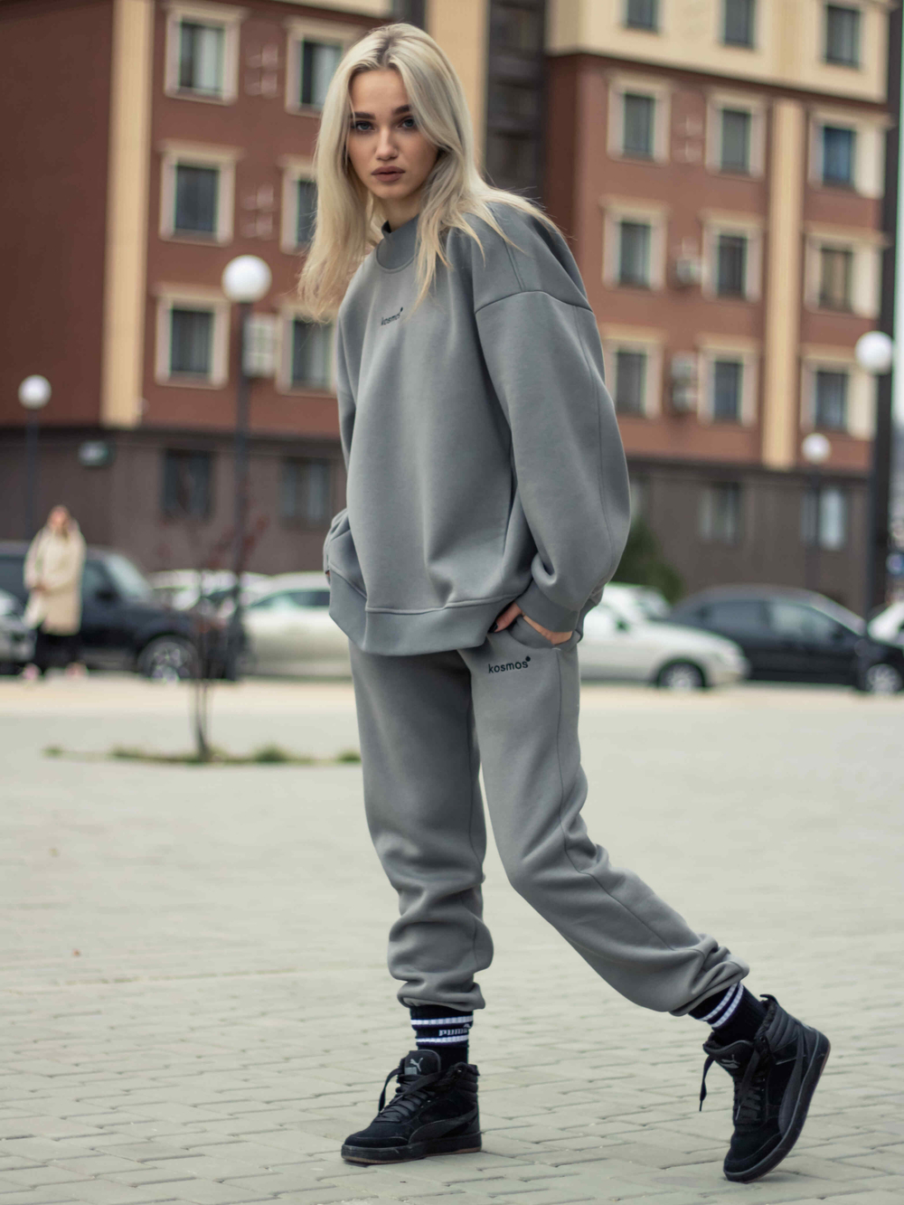 Свитшот женский оверсайз с начесом серый