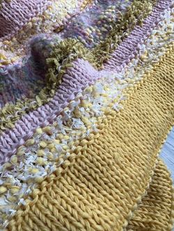 Вязаный жилет оверсайз Мимоза шишибрики