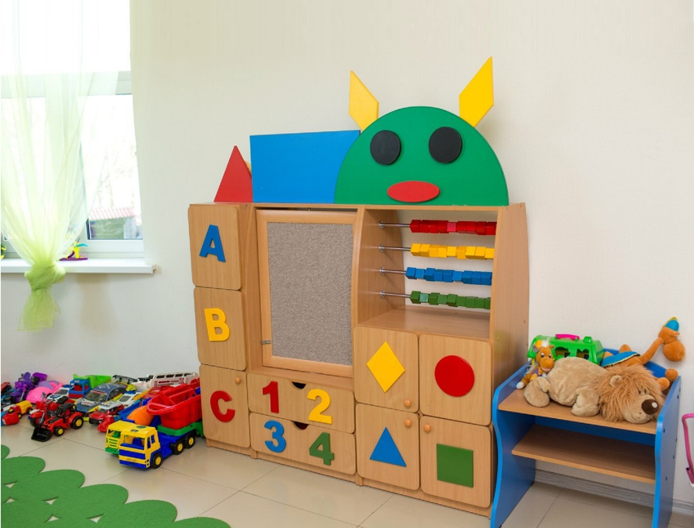Дидактический стеллаж "Узнайка" с ковролином и магнитной доской