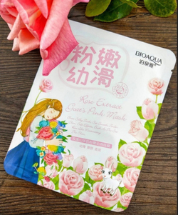 Отбеливающая тканевая маска с розой и козьим молоком