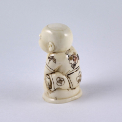 Нэцкэ Ребенок Карако на кастрюле