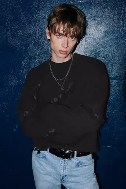 PULL&BEAR Рваный свитер с бахромой, черный