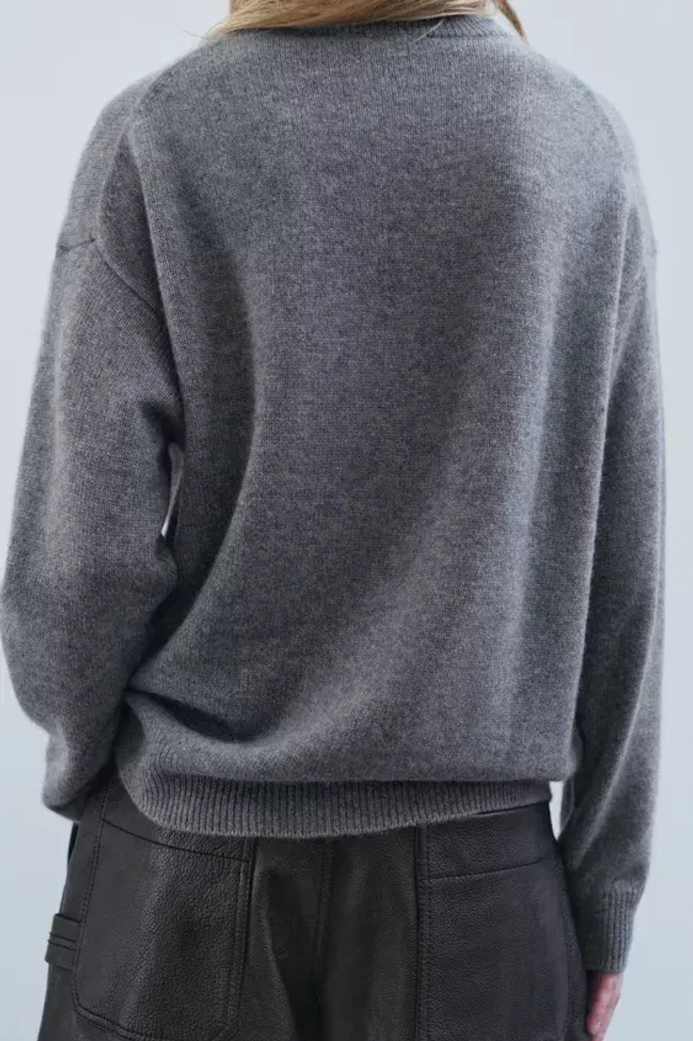 ZARA ОДНОТОННЫЙ СВИТЕР ИЗ 100% КАШЕМИРА, СЕРЫЙ