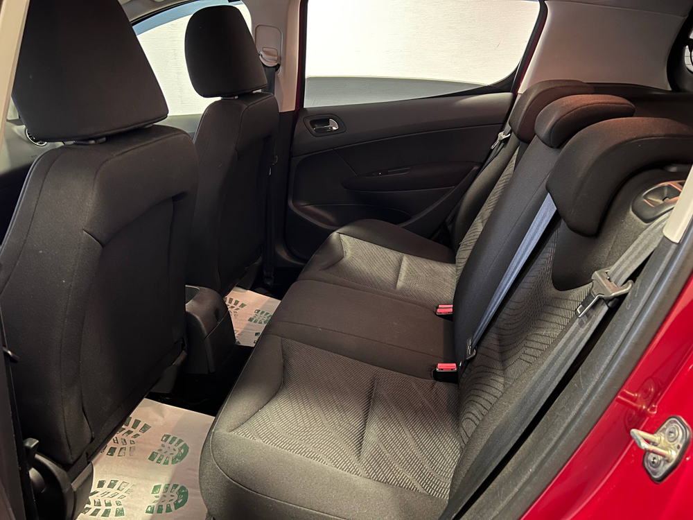 Peugeot 308, 2011 год