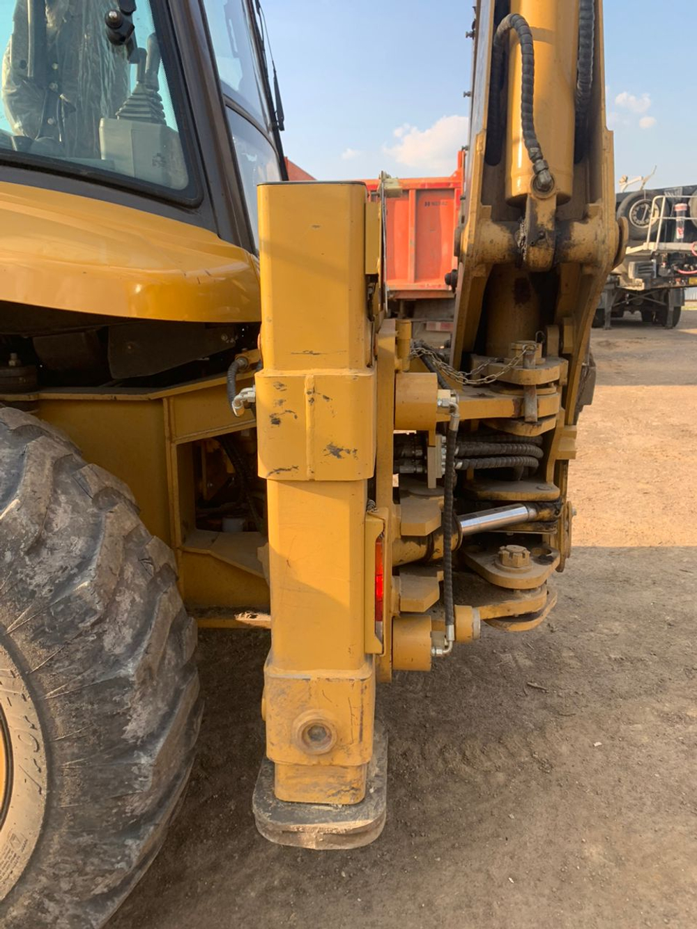 XGMA XG765* Экскаватор-погрузчик XG765H-4TX (Дизельный, 4,8 л, 102 л.с., АТ)