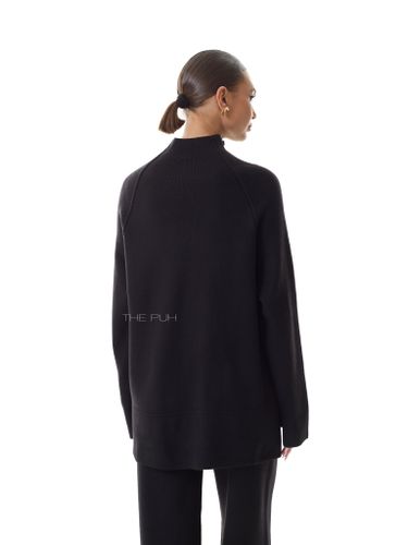 Черный трикотажный костюм с брюками