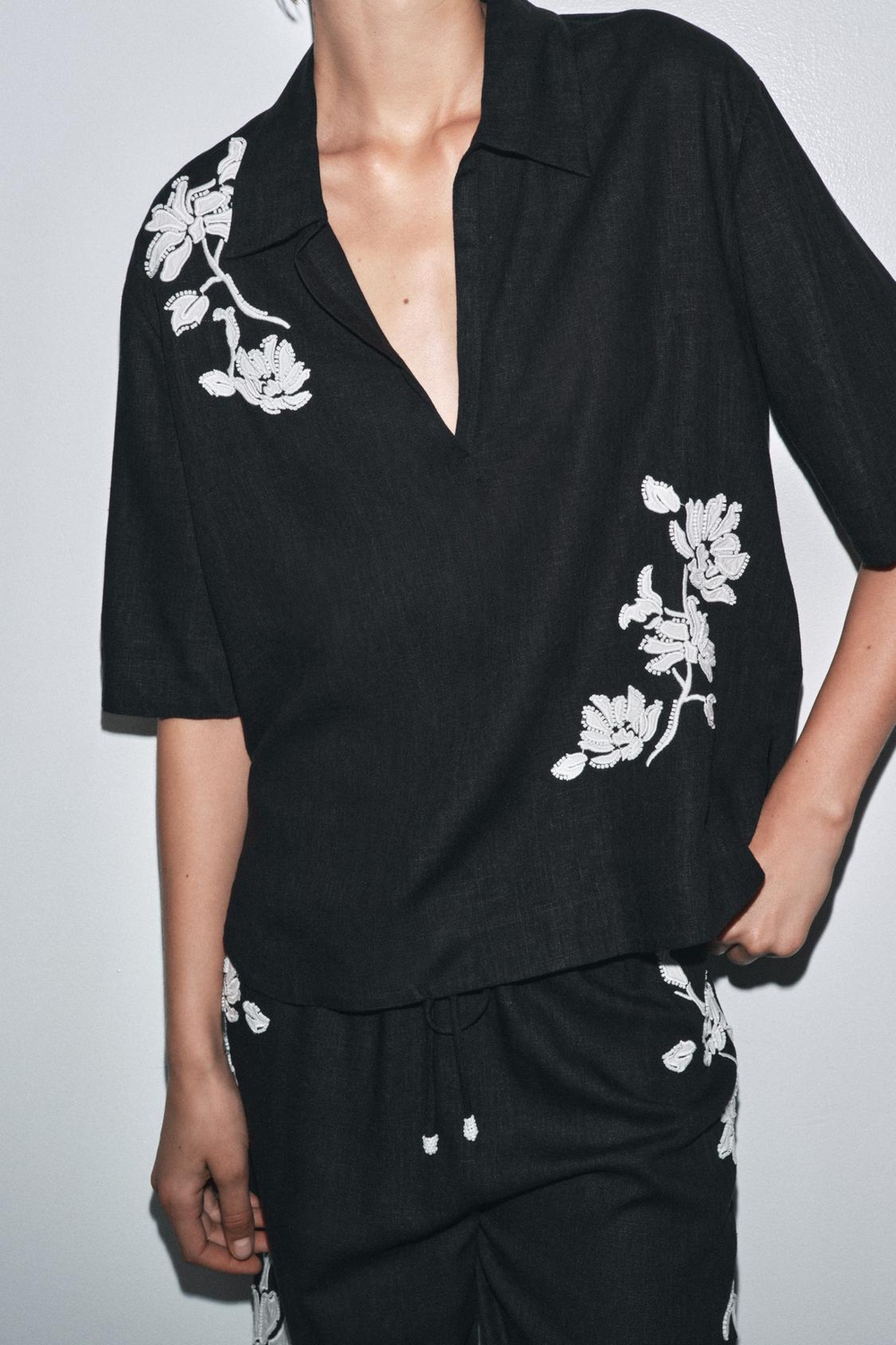 ZARA РУБАШКА С ВЫШИВКОЙ И БУСИНАМИ — ZW COLLECTION, ЧЕРНЫЙ/БЕЛЫЙ