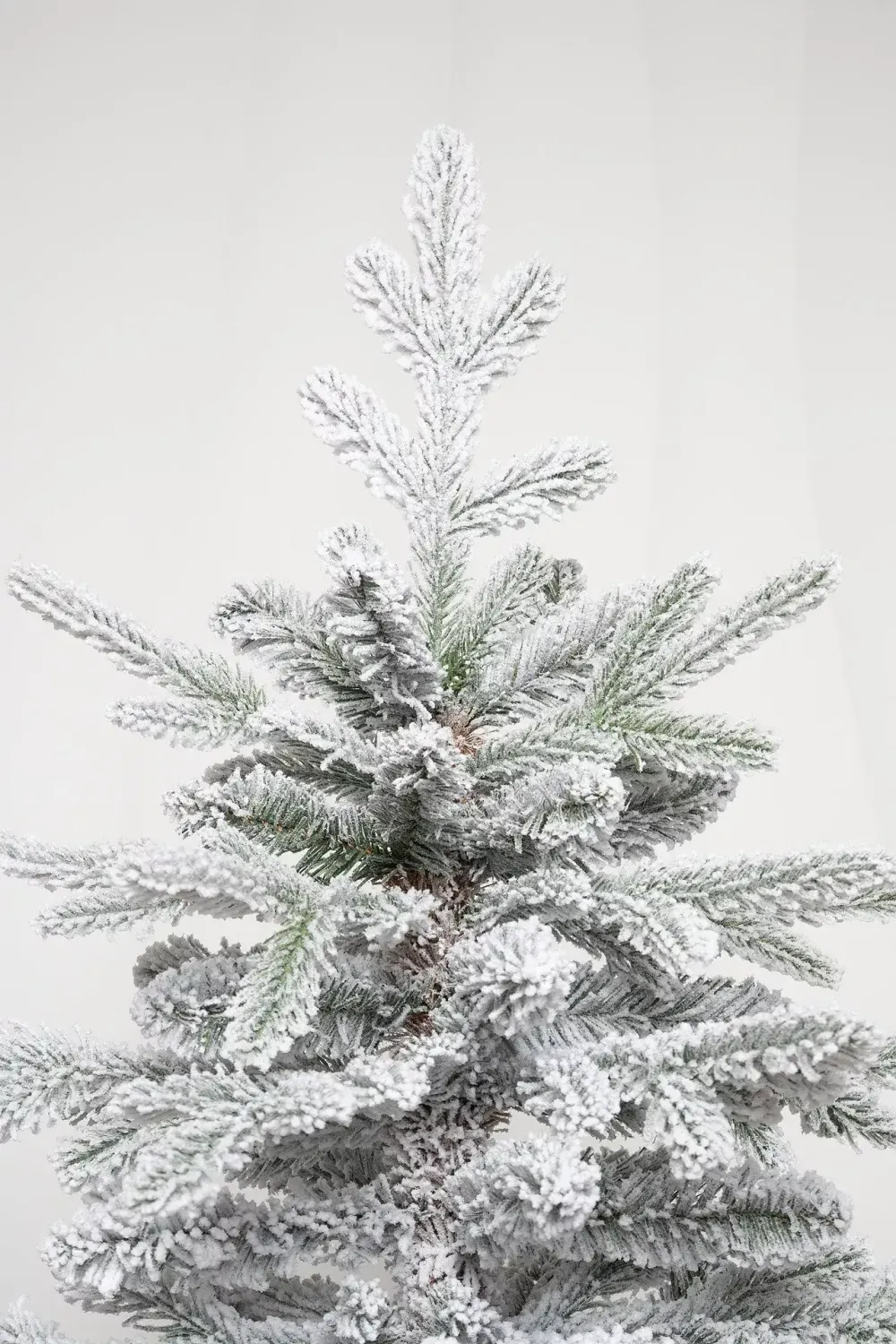 Заснеженная елка "Сибирская" (Литая+пвх) от 2,1 м до 3 м