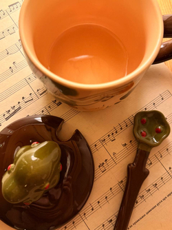 Кружка с крышкой и ложкой "Музыкальный лес"