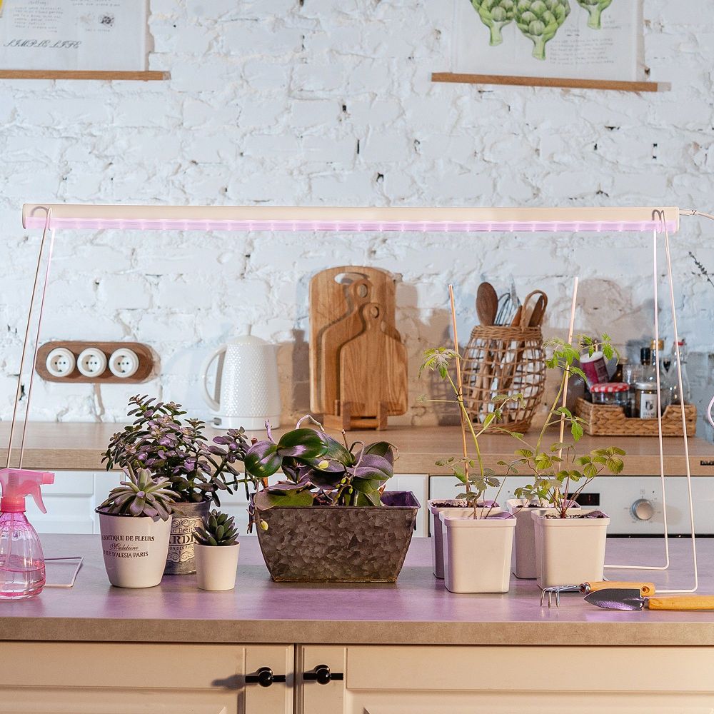 ULI-P17-14W-SPLE IP20 WHITE Светильник для растений светодиодный линейный. 870мм. выкл. на корпусе. Пластик. Спектр для фотосинтеза. TM Uniel