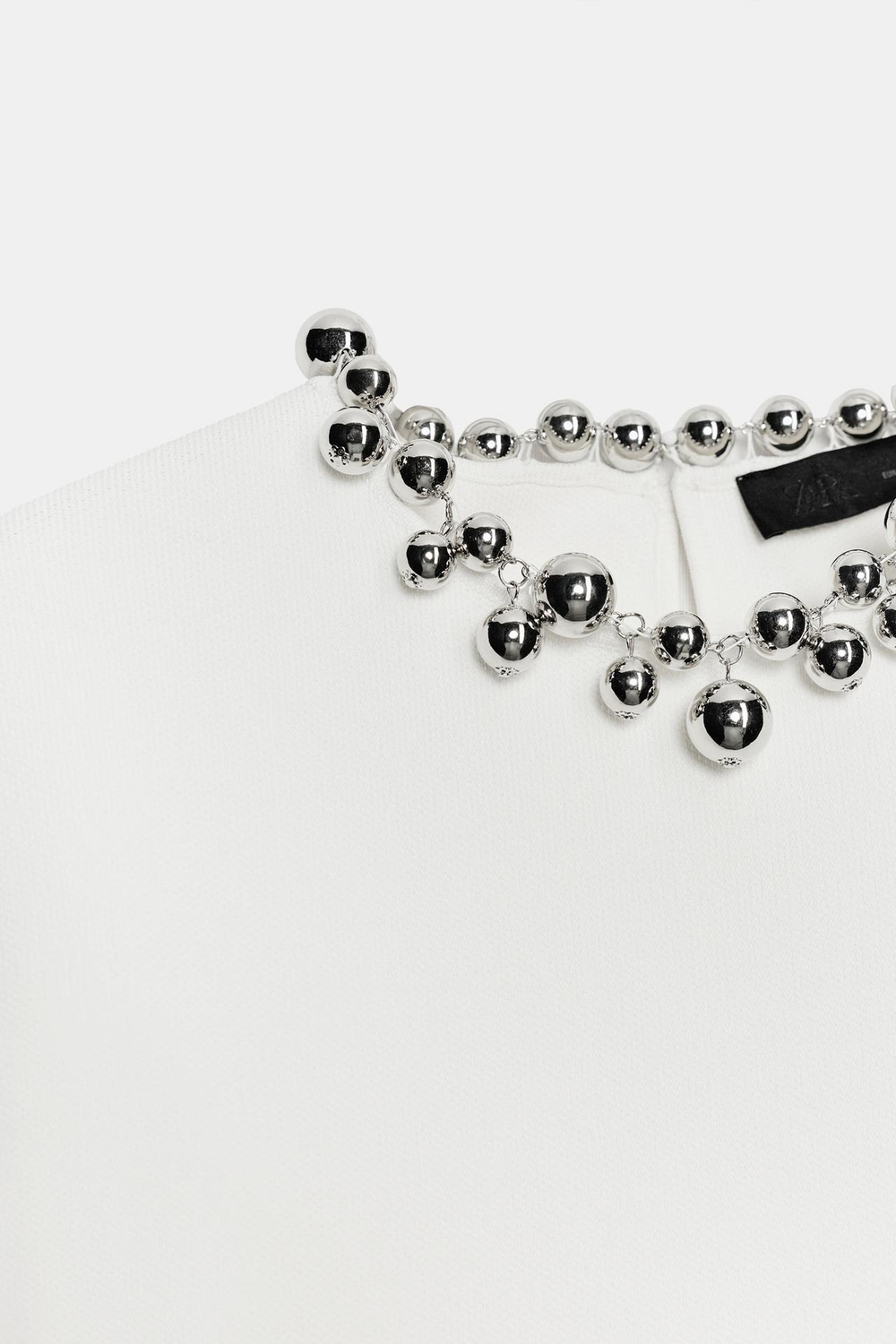 ZARA ТРИКОТАЖНЫЙ ТОП С БУСИНАМИ, БЕЛЫЙ