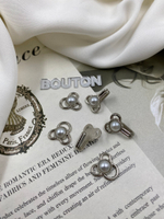 Крючок-застежка серебристый с жемчугом ажурный