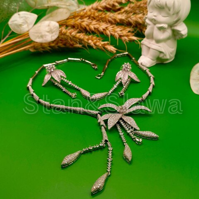 Праздничное ожерелье с серьгами.