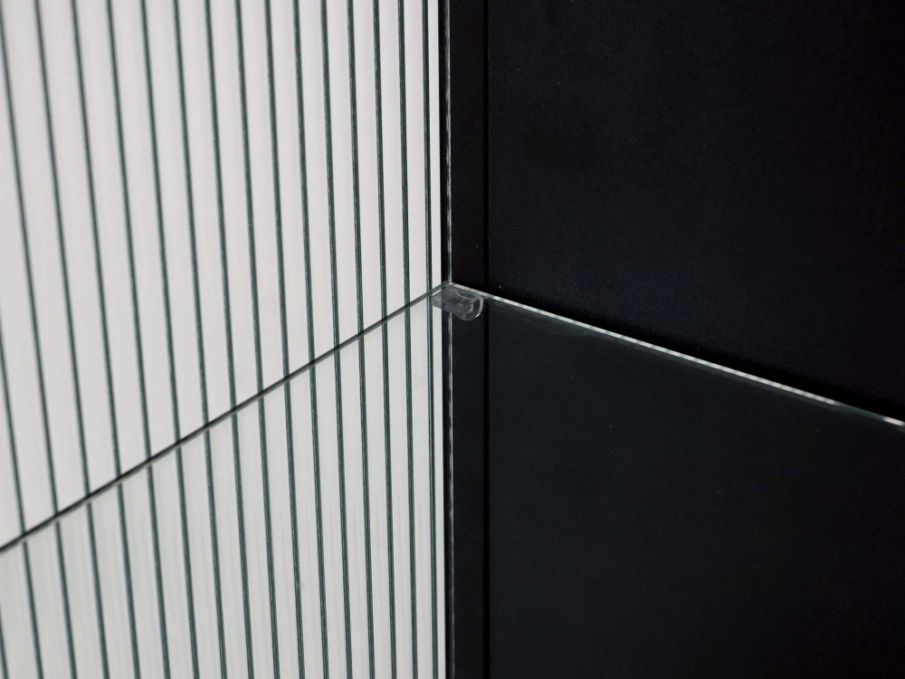 Витрина The One