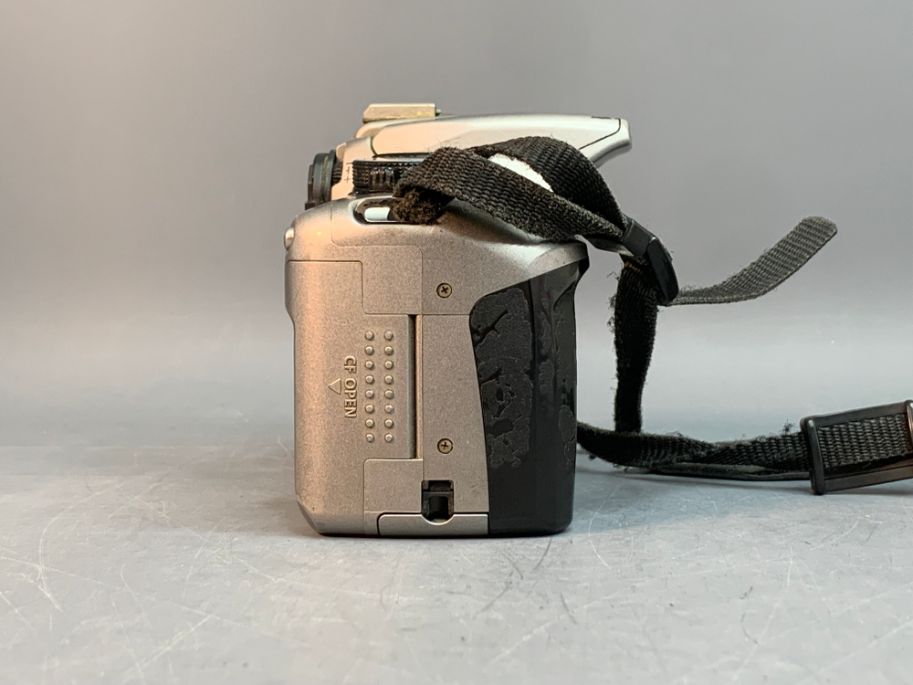 Canon 350D Body Встроенная вспышка не может подняться самостоятельно