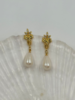 Серьги с «жемчужными» подвесками