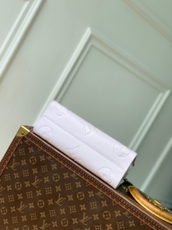 Louis Vuitton Onthego East West