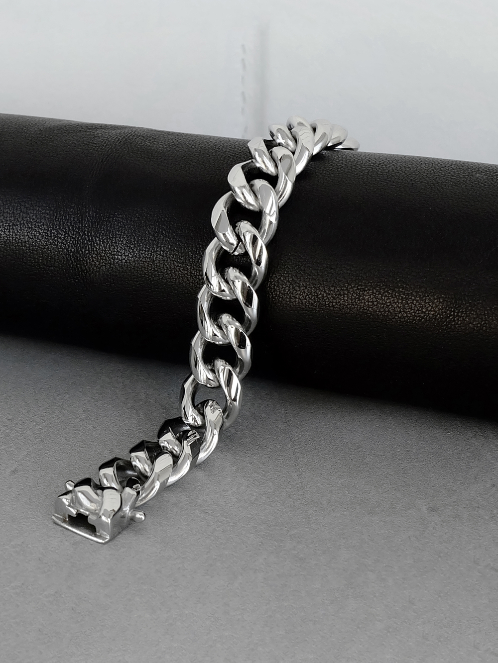 Мужской браслет из стали, застежка - коробочка