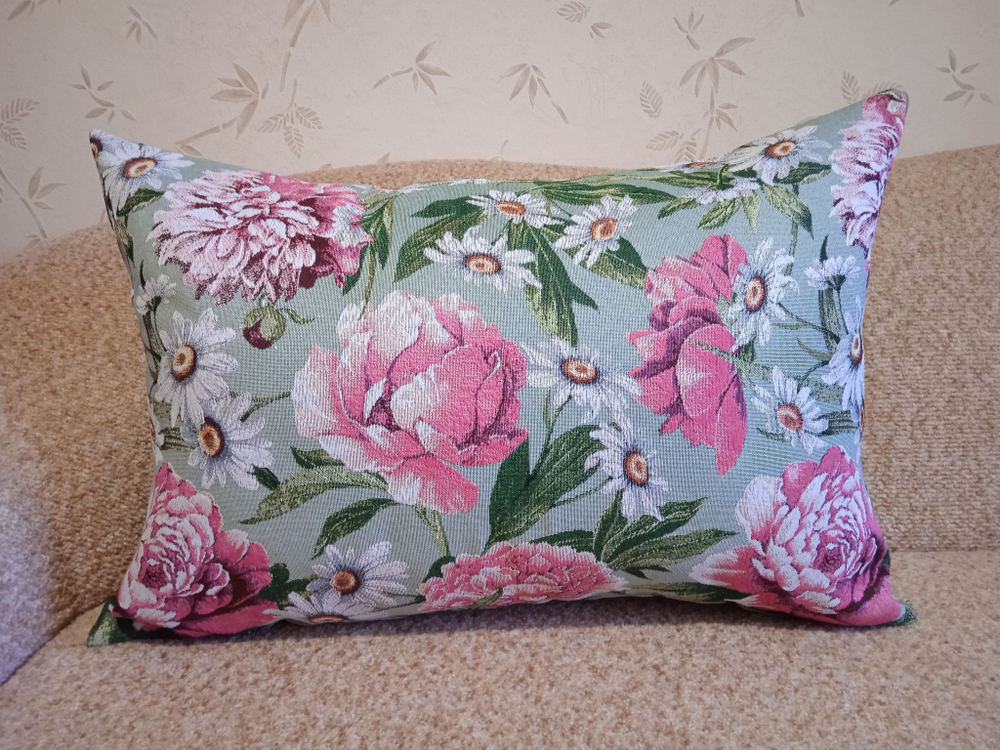 Декоративная гобеленовая наволочка для интерьерной подушки Пионы 68х47