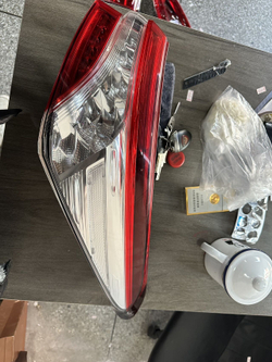 Задний левый или правый фонарь (Tail light) Toyota Camry оригинал