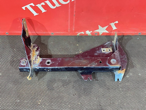 Кронштейн ящика АКБ