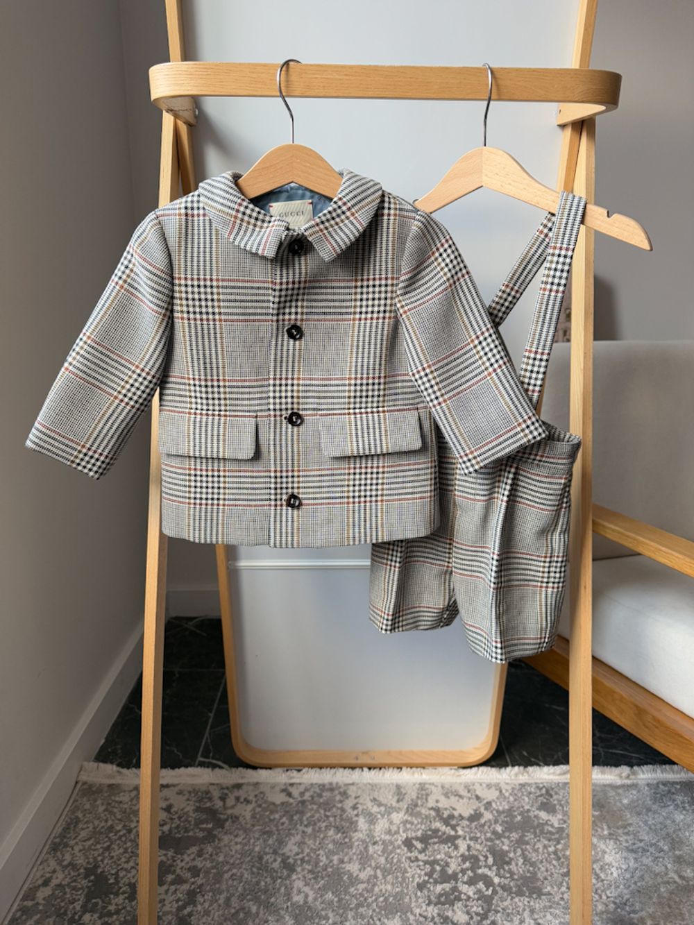 Шерстяной костюм Gucci, 86