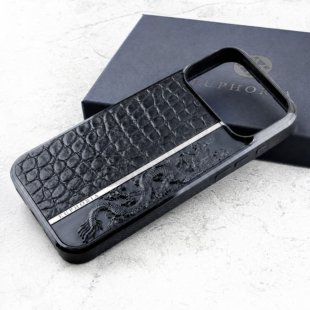 Чехол iPhone 17 Pro — дракон, кожа miniCROC, композитный обсидиан, ювелирный сплав