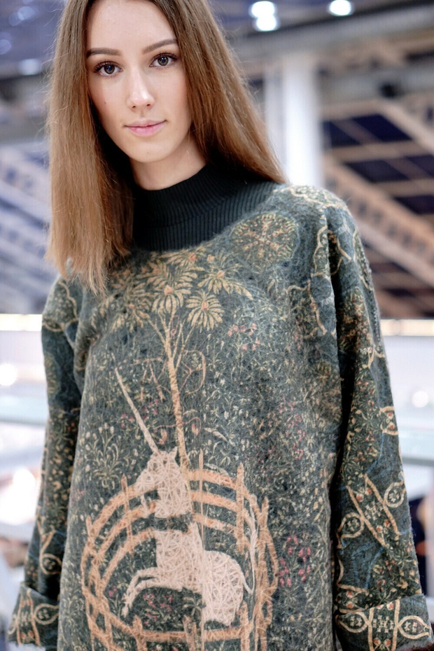 Шерстяная туника "Единорог", по мотивам средневековых фламандских шпалер