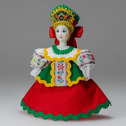 Малая подвесная кукла в зелёной душегрее