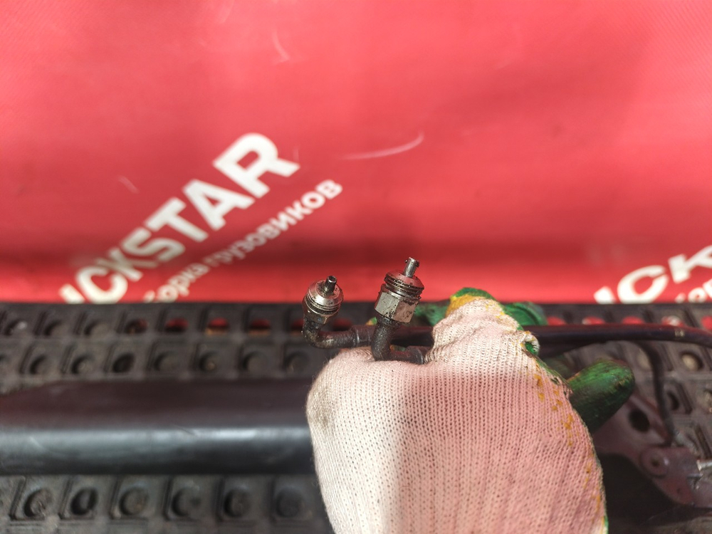 Цилиндр подъёма кабины левый