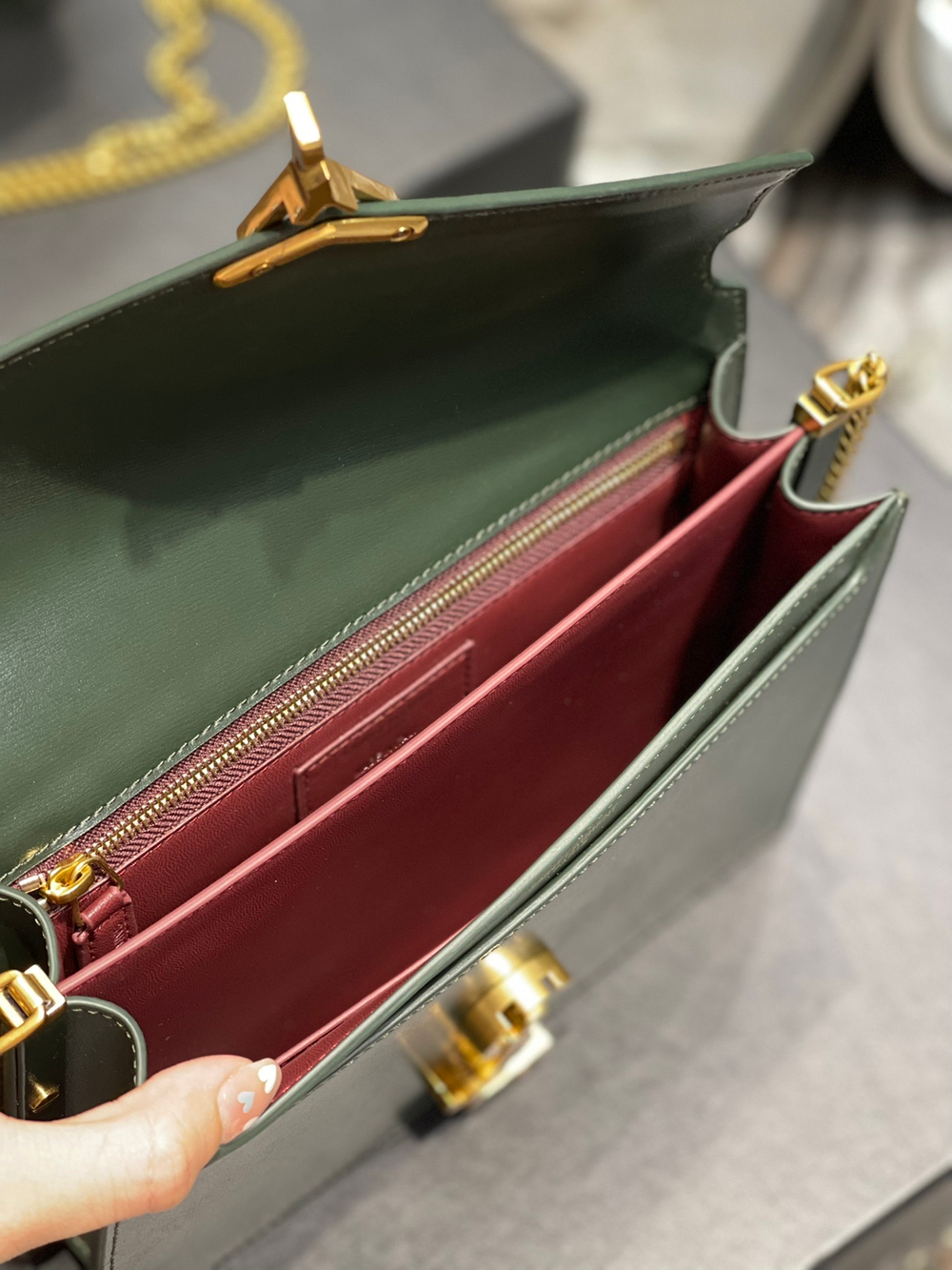 YSL Cassandra Medium 22 cm