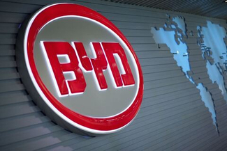 Китайская компания BYD сделала значительный шаг вперед, представив новую технологию, позволяющую заряжать электромобили всего за 5 минут