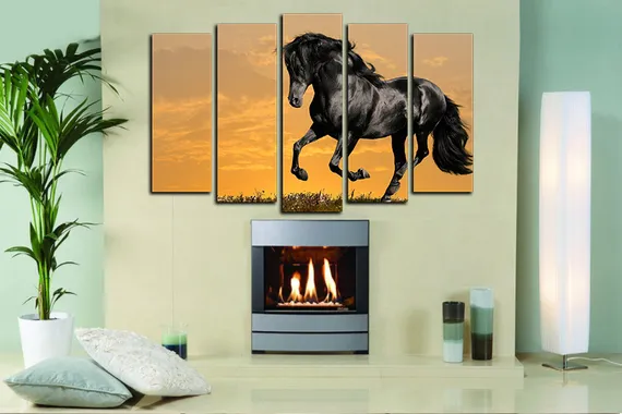 Модульная картина "Черная лошадь"