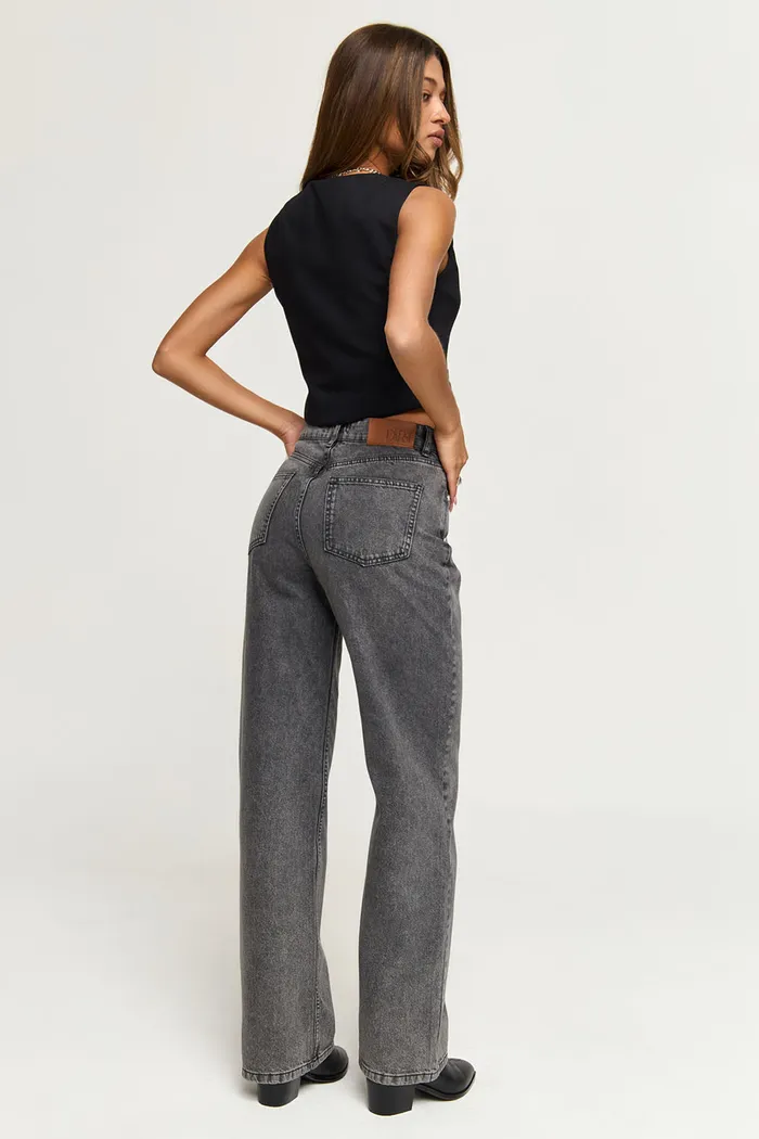 Джинсы wide leg серого цвета
