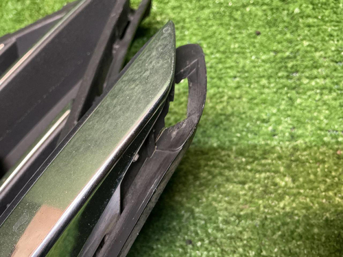 Решетка перед. бампера VW Touareg 3 (18-23) R-line