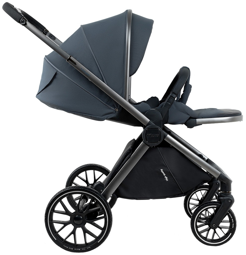 Детская коляска Pituso Mayla Plus 4 в 1 с автокреслом Baesa Black и базой Graphite