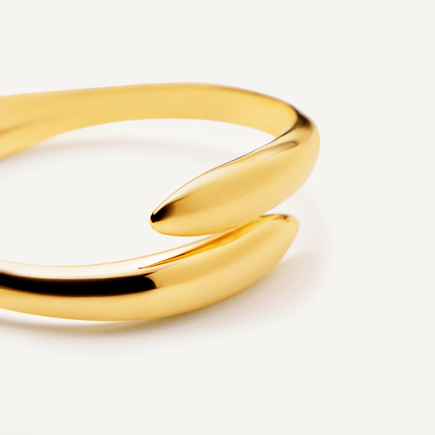 Браслет Clenched Bangle Bracelet – Gold