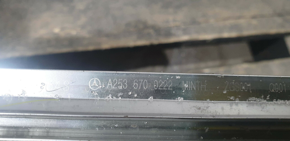 Накладка стекла заднего правого Mercedes GLC (X253) 15-нв Б/У Оригинал A2536700222